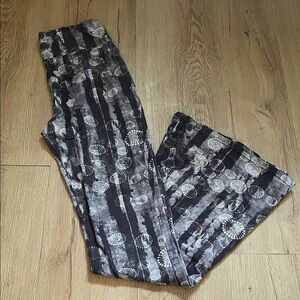 Black and Gray Patterned Bell bottom yoga Pants